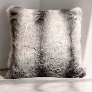NWOT NEW Aviva Stanoff Grey Faux Fur Luxury Down Pillow 20" x 20" Bloomingdale's